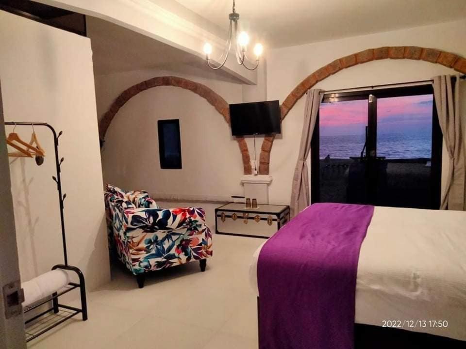 Sunbloom Beachfront Hotel And Restaurant Zambales Sinabacan Exterior foto